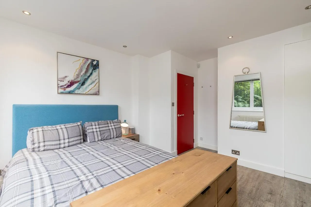 Luxury Architect Designed Apt 13 Mins To Royal Mile Edinburgh 0*,